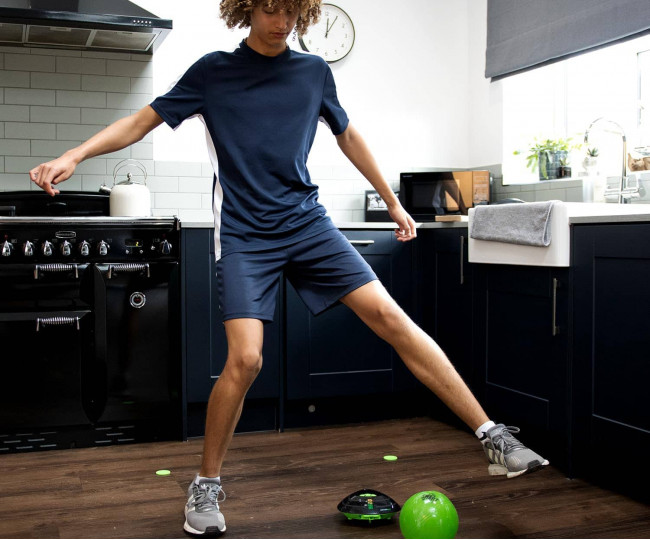 Футбольний бот для тренувань у приміщенні